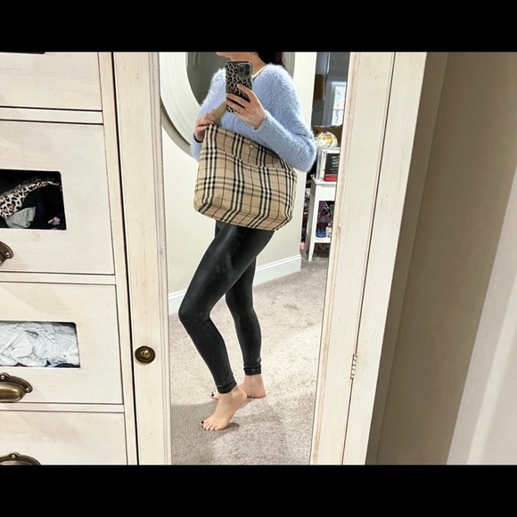 ♥️ Burberry Tote ♥️ - Picture 1 of 11